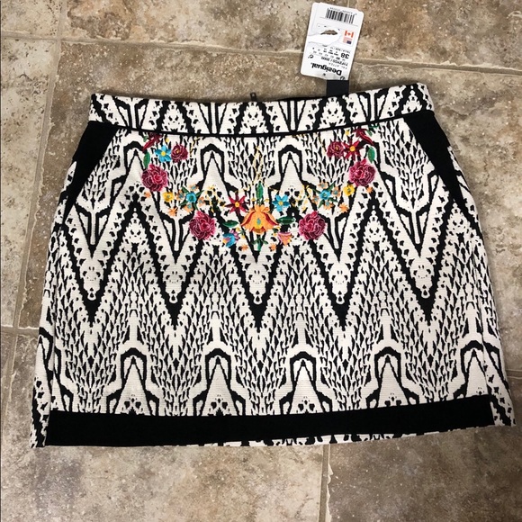 Desigual Dresses & Skirts - Desigual mini skirt black and white flowers